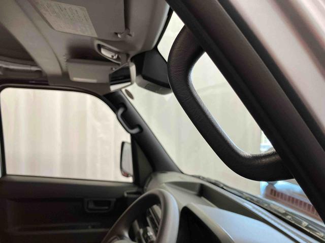 ハイゼットカーゴDX届出済未使用車 元展示車 衝突安全ボディ キーレスキー 両側スライドドア アイドリングストップ オートマチックハイビーム オートライト レーンアシスト 運転席エアバッグ 助手席エアバッグ 1オーナー(長崎県)の中古車