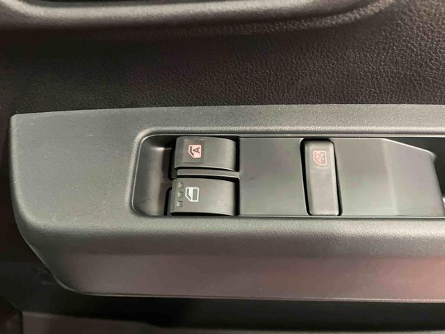 ハイゼットカーゴDX届出済未使用車 元展示車 衝突安全ボディ キーレスキー 両側スライドドア アイドリングストップ オートマチックハイビーム オートライト レーンアシスト 運転席エアバッグ 助手席エアバッグ 1オーナー(長崎県)の中古車