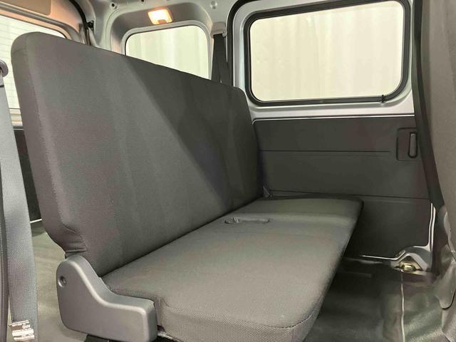 ハイゼットカーゴDX届出済未使用車 元展示車 衝突安全ボディ キーレスキー 両側スライドドア アイドリングストップ オートマチックハイビーム オートライト レーンアシスト 運転席エアバッグ 助手席エアバッグ 1オーナー(長崎県)の中古車