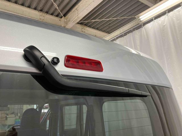 ハイゼットカーゴDX届出済未使用車 元展示車 衝突安全ボディ キーレスキー 両側スライドドア アイドリングストップ オートマチックハイビーム オートライト レーンアシスト 運転席エアバッグ 助手席エアバッグ 1オーナー(長崎県)の中古車