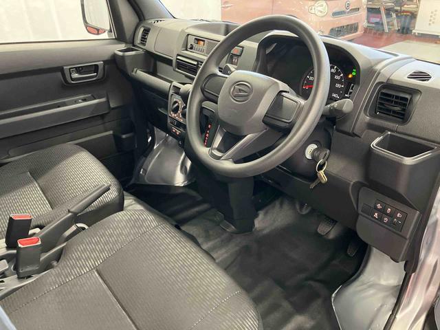 ハイゼットカーゴDX届出済未使用車 元展示車 衝突安全ボディ 禁煙 キーレス 両側スライドドア アイドリングストップ オートライト オートマチックハイビーム レーンアシスト ABS 運転席エアバッグ 助手席エアバッグ(長崎県)の中古車