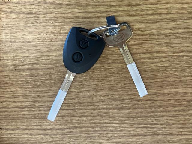 ハイゼットカーゴDX届出済未使用車 元展示車 衝突安全ボディ 禁煙 キーレス 両側スライドドア アイドリングストップ オートライト オートマチックハイビーム レーンアシスト ABS 運転席エアバッグ 助手席エアバッグ(長崎県)の中古車