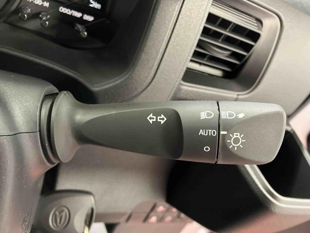 ハイゼットカーゴDX届出済未使用車 元展示車 衝突安全ボディ 禁煙 キーレス 両側スライドドア アイドリングストップ オートライト オートマチックハイビーム レーンアシスト ABS 運転席エアバッグ 助手席エアバッグ(長崎県)の中古車