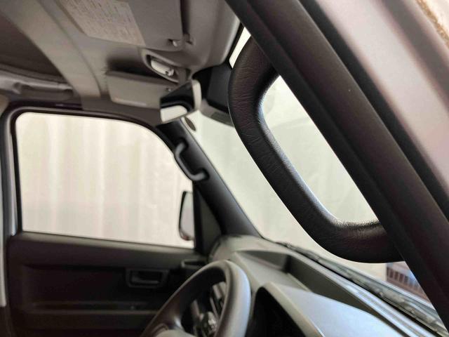 ハイゼットカーゴDX届出済未使用車 元展示車 衝突安全ボディ 禁煙 キーレス 両側スライドドア アイドリングストップ オートライト オートマチックハイビーム レーンアシスト ABS 運転席エアバッグ 助手席エアバッグ(長崎県)の中古車