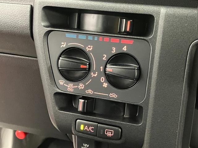 ハイゼットカーゴスペシャル届出済未使用車　元展示車　４ＷＤ　禁煙車　衝突被害軽減ブレーキ　レーンキープアシスト　ラジオ　アイドリングストップ　運転席エアバッグ　助手席エアバッグ（長崎県）の中古車