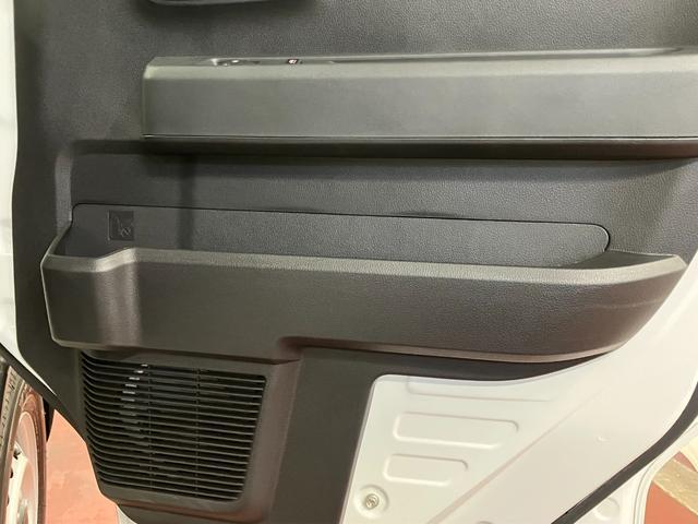 ハイゼットカーゴスペシャル届出済未使用車　元展示車　４ＷＤ　禁煙車　衝突被害軽減ブレーキ　レーンキープアシスト　ラジオ　アイドリングストップ　運転席エアバッグ　助手席エアバッグ（長崎県）の中古車