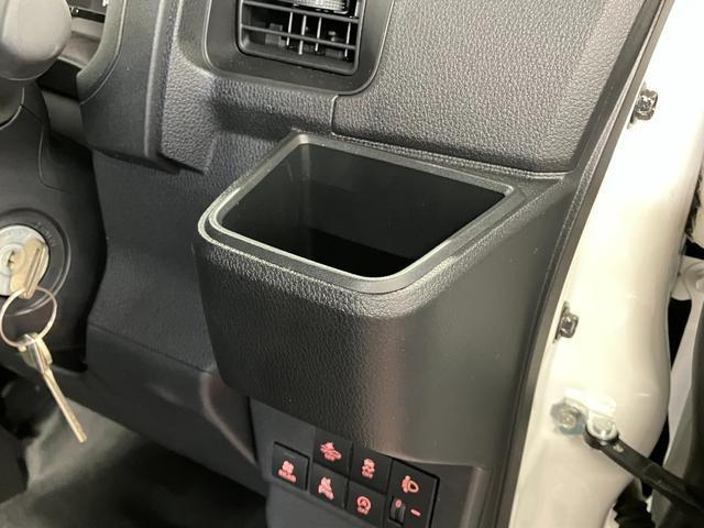 ハイゼットカーゴスペシャル届出済未使用車　元展示車　４ＷＤ　禁煙車　衝突被害軽減ブレーキ　レーンキープアシスト　ラジオ　アイドリングストップ　運転席エアバッグ　助手席エアバッグ（長崎県）の中古車