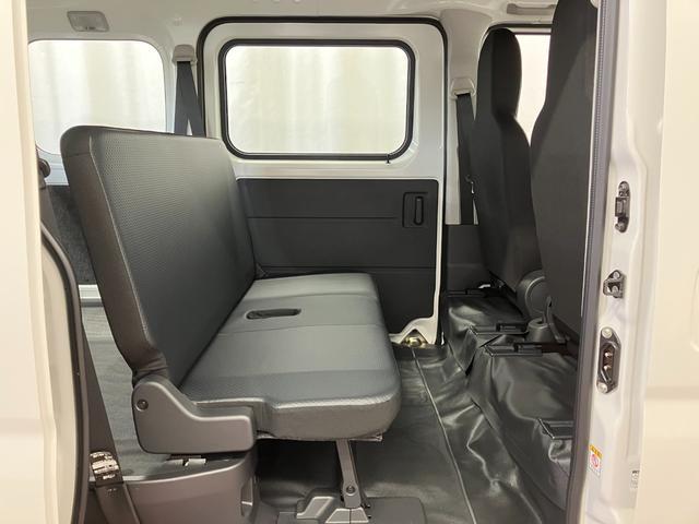 ハイゼットカーゴスペシャル届出済未使用車　元展示車　４ＷＤ　禁煙車　衝突被害軽減ブレーキ　レーンキープアシスト　ラジオ　アイドリングストップ　運転席エアバッグ　助手席エアバッグ（長崎県）の中古車