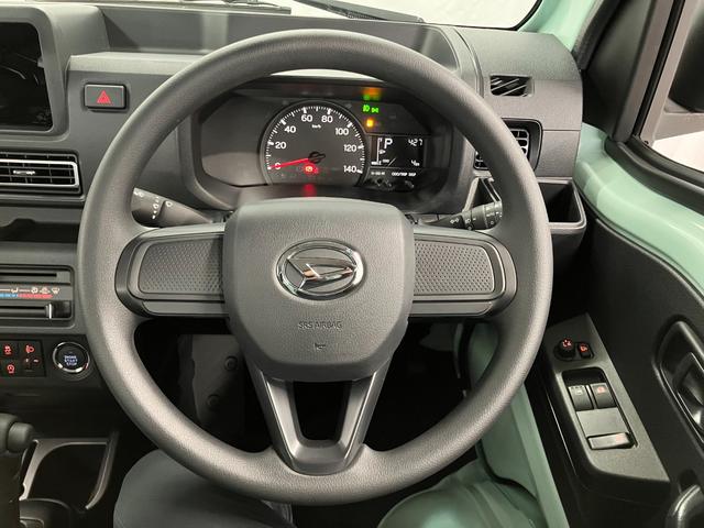 ハイゼットトラックＥＸＴ届出済未使用車　元展示車　２ＷＤ　ＣＶＴ車　禁煙車　衝突被害軽減システム　レーンキープアシスト　オートマチックハイビーム　運転席エアバッグ　プッシュスタート　スマートキー　電動格納ドアミラー（長崎県）の中古車