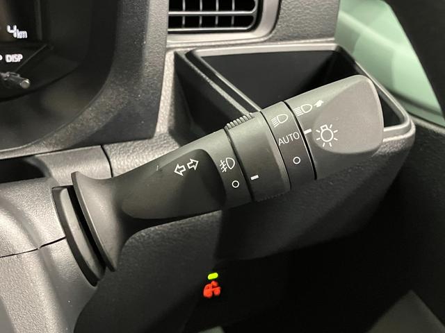 ハイゼットトラックＥＸＴ届出済未使用車　元展示車　２ＷＤ　ＣＶＴ車　禁煙車　衝突被害軽減システム　レーンキープアシスト　オートマチックハイビーム　運転席エアバッグ　プッシュスタート　スマートキー　電動格納ドアミラー（長崎県）の中古車