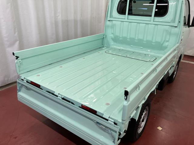 ハイゼットトラックＥＸＴ届出済未使用車　元展示車　２ＷＤ　ＣＶＴ車　禁煙車　衝突被害軽減システム　レーンキープアシスト　オートマチックハイビーム　運転席エアバッグ　プッシュスタート　スマートキー　電動格納ドアミラー（長崎県）の中古車