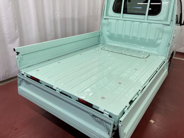 ハイゼットトラックＥＸＴ届出済未使用車　元展示車　２ＷＤ　ＣＶＴ車　禁煙車　衝突被害軽減システム　レーンキープアシスト　オートマチックハイビーム　運転席エアバッグ　プッシュスタート　スマートキー　電動格納ドアミラー（長崎県）の中古車