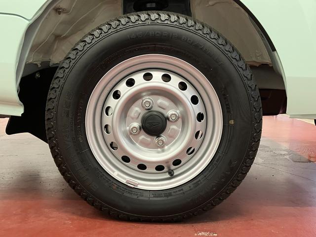 ハイゼットトラックＥＸＴ届出済未使用車　元展示車　２ＷＤ　ＣＶＴ車　禁煙車　衝突被害軽減システム　レーンキープアシスト　オートマチックハイビーム　運転席エアバッグ　プッシュスタート　スマートキー　電動格納ドアミラー（長崎県）の中古車