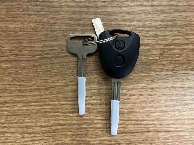 ハイゼットカーゴDXアイドリングストップ キーレスエントリー 衝突安全ボディ 両側スライドドア 整備記録簿 横滑り防止装置 オートライト オートマチックハイビーム 運転席エアバッグ 助手席エアバッグ ABS 1オーナー(長崎県)の中古車