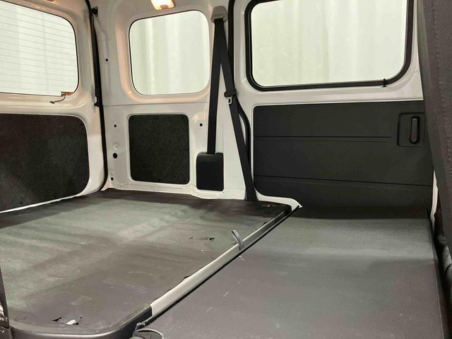 ハイゼットカーゴDXアイドリングストップ キーレスエントリー 衝突安全ボディ 両側スライドドア 整備記録簿 横滑り防止装置 オートライト オートマチックハイビーム 運転席エアバッグ 助手席エアバッグ ABS 1オーナー(長崎県)の中古車