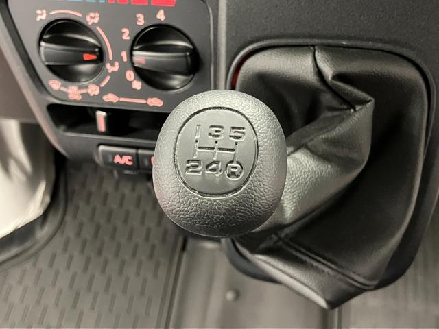 ハイゼットカーゴスペシャル下取車　マニュアル車　２ＷＤ　衝突被害軽減システム　横滑り防止装置　アイドリングストップ　ＡＭ／ＦＭラジオ　アクセサリーソケット　オートライト　オートマチックハイビーム　パワーウインドウ（長崎県）の中古車