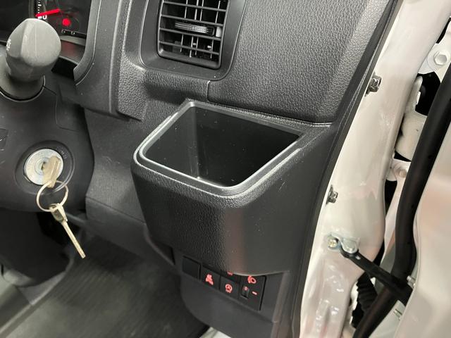 ハイゼットカーゴスペシャル下取車　マニュアル車　２ＷＤ　衝突被害軽減システム　横滑り防止装置　アイドリングストップ　ＡＭ／ＦＭラジオ　アクセサリーソケット　オートライト　オートマチックハイビーム　パワーウインドウ（長崎県）の中古車