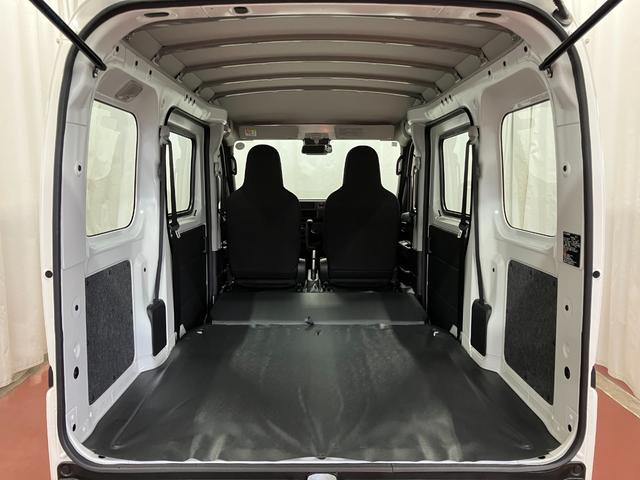 ハイゼットカーゴスペシャル下取車　マニュアル車　２ＷＤ　衝突被害軽減システム　横滑り防止装置　アイドリングストップ　ＡＭ／ＦＭラジオ　アクセサリーソケット　オートライト　オートマチックハイビーム　パワーウインドウ（長崎県）の中古車