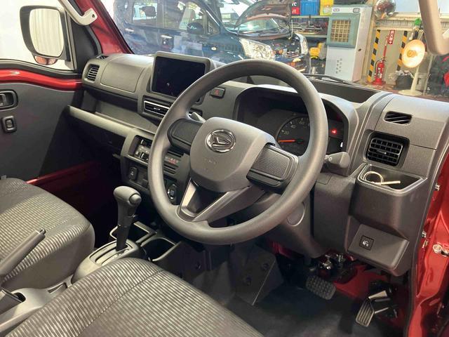 ハイゼットトラックジャンボエクストラ届出済未使用車　元展示車　２ＷＤ　ＣＶＴ　電動格納ミラー　オートマチックハイビーム　禁煙　スマ−トキー　両席エアバッグ　オートライト　記録簿付き　ＬＥＤヘッドランプ　アイドリングストップ　１オーナー（長崎県）の中古車