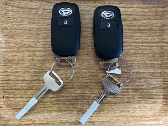 ハイゼットトラックジャンボエクストラ届出済未使用車　元展示車　２ＷＤ　ＣＶＴ　電動格納ミラー　オートマチックハイビーム　禁煙　スマ−トキー　両席エアバッグ　オートライト　記録簿付き　ＬＥＤヘッドランプ　アイドリングストップ　１オーナー（長崎県）の中古車