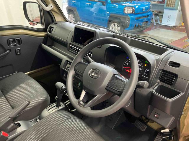 ハイゼットトラックジャンボエクストラ届出済未使用車　元展示車　２ＷＤ　ＣＶＴ車　レーンアシスト　スマートキー　電動格納ミラー　盗難防止装置　エアバッグ　オートライト　オートマチックハイビーム　１オーナー　禁煙車　ＬＥＤヘッドランプ（長崎県）の中古車