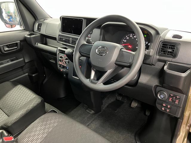 ハイゼットカーゴデッキバンＧ届出済未使用車　元展示車　禁煙　衝突被害軽減システム　両側電動スライドドア　オートライト　オートマチックハイビーム　電動格納ミラー　スマートキー　運転席エアバッグ　助手席エアバッグ　ＬＥＤヘッドランプ（長崎県）の中古車