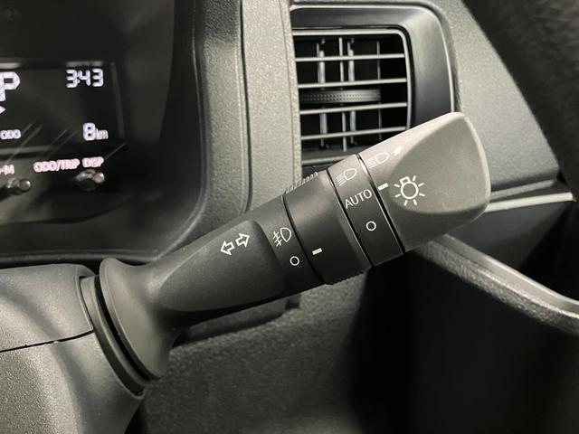 ハイゼットカーゴデッキバンＧ届出済未使用車　元展示車　禁煙　衝突被害軽減システム　両側電動スライドドア　オートライト　オートマチックハイビーム　電動格納ミラー　スマートキー　運転席エアバッグ　助手席エアバッグ　ＬＥＤヘッドランプ（長崎県）の中古車