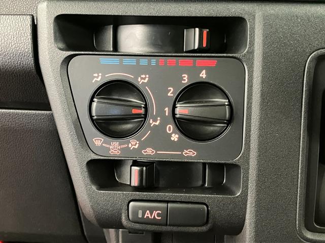 ハイゼットカーゴデッキバンＧ届出済未使用車　元展示車　禁煙　衝突被害軽減システム　両側電動スライドドア　オートライト　オートマチックハイビーム　電動格納ミラー　スマートキー　運転席エアバッグ　助手席エアバッグ　ＬＥＤヘッドランプ（長崎県）の中古車