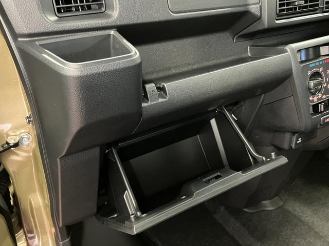 ハイゼットカーゴデッキバンＧ届出済未使用車　元展示車　禁煙　衝突被害軽減システム　両側電動スライドドア　オートライト　オートマチックハイビーム　電動格納ミラー　スマートキー　運転席エアバッグ　助手席エアバッグ　ＬＥＤヘッドランプ（長崎県）の中古車