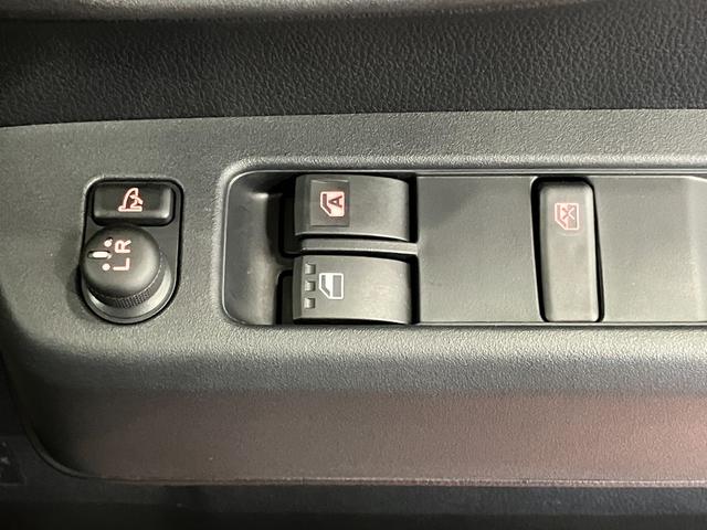 ハイゼットカーゴデッキバンＧ届出済未使用車　元展示車　禁煙　衝突被害軽減システム　両側電動スライドドア　オートライト　オートマチックハイビーム　電動格納ミラー　スマートキー　運転席エアバッグ　助手席エアバッグ　ＬＥＤヘッドランプ（長崎県）の中古車