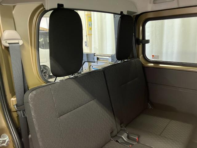 ハイゼットカーゴデッキバンＧ届出済未使用車　元展示車　禁煙　衝突被害軽減システム　両側電動スライドドア　オートライト　オートマチックハイビーム　電動格納ミラー　スマートキー　運転席エアバッグ　助手席エアバッグ　ＬＥＤヘッドランプ（長崎県）の中古車