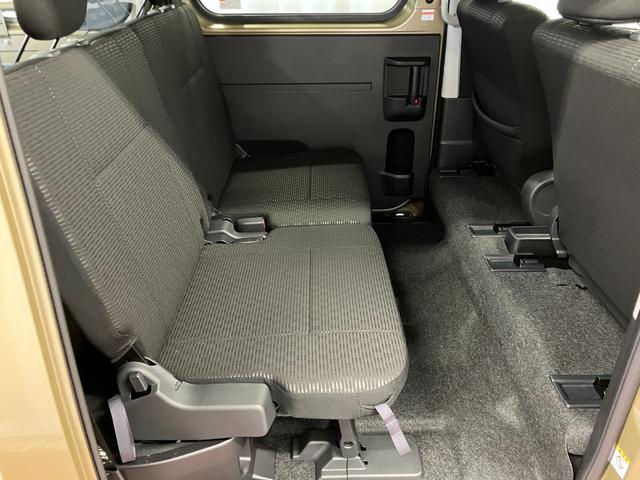 ハイゼットカーゴデッキバンＧ届出済未使用車　元展示車　禁煙　衝突被害軽減システム　両側電動スライドドア　オートライト　オートマチックハイビーム　電動格納ミラー　スマートキー　運転席エアバッグ　助手席エアバッグ　ＬＥＤヘッドランプ（長崎県）の中古車