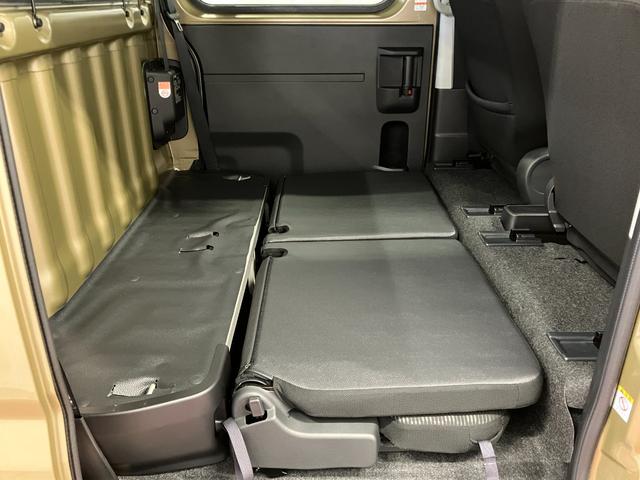 ハイゼットカーゴデッキバンＧ届出済未使用車　元展示車　禁煙　衝突被害軽減システム　両側電動スライドドア　オートライト　オートマチックハイビーム　電動格納ミラー　スマートキー　運転席エアバッグ　助手席エアバッグ　ＬＥＤヘッドランプ（長崎県）の中古車