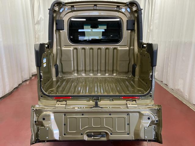 ハイゼットカーゴデッキバンＧ届出済未使用車　元展示車　禁煙　衝突被害軽減システム　両側電動スライドドア　オートライト　オートマチックハイビーム　電動格納ミラー　スマートキー　運転席エアバッグ　助手席エアバッグ　ＬＥＤヘッドランプ（長崎県）の中古車