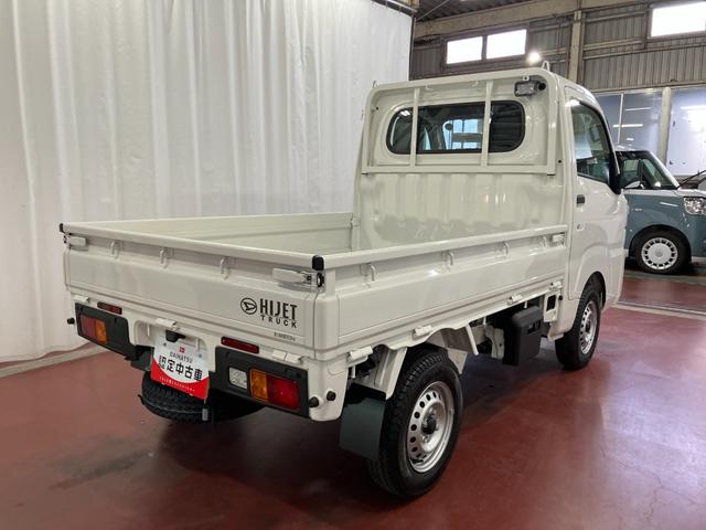 ハイゼットトラックスタンダード　農用スペシャル届出済未使用車　元展示車　４ＷＤ　マニュアル車　衝突被害軽減システム　アイドリングストップ　オートライト　運転席エアバッグ　助手席エアバッグ　レーンアシスト　誤発進抑制機能　オートマチックハイビーム（長崎県）の中古車