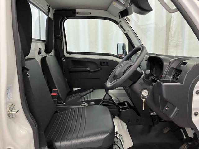 ハイゼットトラックスタンダード　農用スペシャル届出済未使用車　元展示車　４ＷＤ　マニュアル車　衝突被害軽減システム　アイドリングストップ　オートライト　運転席エアバッグ　助手席エアバッグ　レーンアシスト　誤発進抑制機能　オートマチックハイビーム（長崎県）の中古車