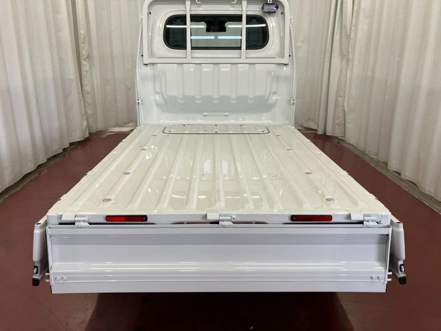 ハイゼットトラックスタンダード　農用スペシャル届出済未使用車　元展示車　４ＷＤ　マニュアル車　衝突被害軽減システム　アイドリングストップ　オートライト　運転席エアバッグ　助手席エアバッグ　レーンアシスト　誤発進抑制機能　オートマチックハイビーム（長崎県）の中古車