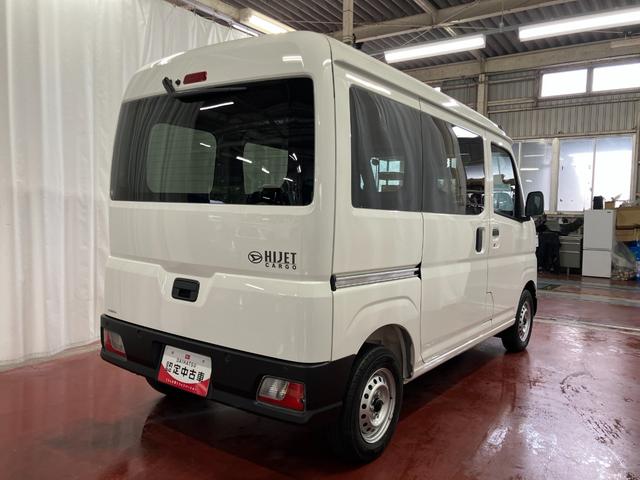 ハイゼットカーゴDX届出済未使用車 元展示車 禁煙車 衝突安全ボディ 両側スライドドア アイドリングストップ オートマチックハイビーム オートライト レーンアシスト 運転席エアバッグ 助手席エアバッグ 1オーナー(長崎県)の中古車