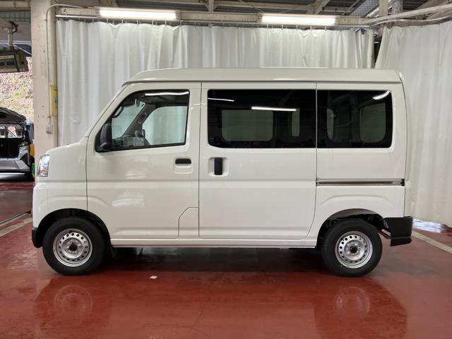 ハイゼットカーゴDX届出済未使用車 元展示車 禁煙車 衝突安全ボディ 両側スライドドア アイドリングストップ オートマチックハイビーム オートライト レーンアシスト 運転席エアバッグ 助手席エアバッグ 1オーナー(長崎県)の中古車