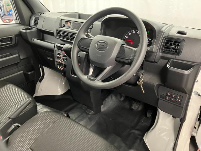 ハイゼットカーゴDX届出済未使用車 元展示車 禁煙車 衝突安全ボディ 両側スライドドア アイドリングストップ オートマチックハイビーム オートライト レーンアシスト 運転席エアバッグ 助手席エアバッグ 1オーナー(長崎県)の中古車