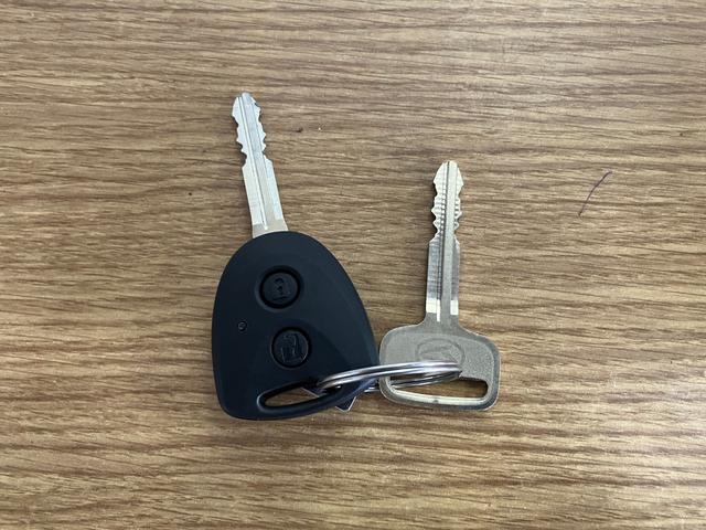 ハイゼットカーゴDX届出済未使用車 元展示車 禁煙車 衝突安全ボディ 両側スライドドア アイドリングストップ オートマチックハイビーム オートライト レーンアシスト 運転席エアバッグ 助手席エアバッグ 1オーナー(長崎県)の中古車