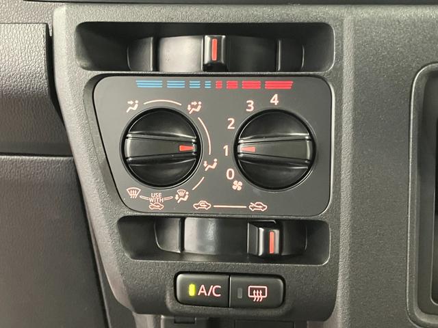 ハイゼットカーゴDX届出済未使用車 元展示車 禁煙車 衝突安全ボディ 両側スライドドア アイドリングストップ オートマチックハイビーム オートライト レーンアシスト 運転席エアバッグ 助手席エアバッグ 1オーナー(長崎県)の中古車