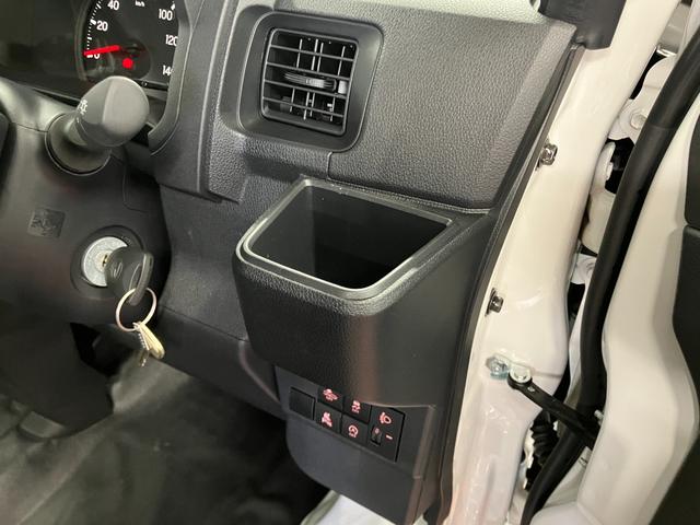 ハイゼットカーゴDX届出済未使用車 元展示車 禁煙車 衝突安全ボディ 両側スライドドア アイドリングストップ オートマチックハイビーム オートライト レーンアシスト 運転席エアバッグ 助手席エアバッグ 1オーナー(長崎県)の中古車