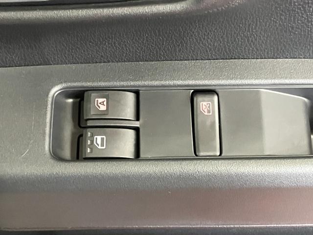 ハイゼットカーゴDX届出済未使用車 元展示車 禁煙車 衝突安全ボディ 両側スライドドア アイドリングストップ オートマチックハイビーム オートライト レーンアシスト 運転席エアバッグ 助手席エアバッグ 1オーナー(長崎県)の中古車