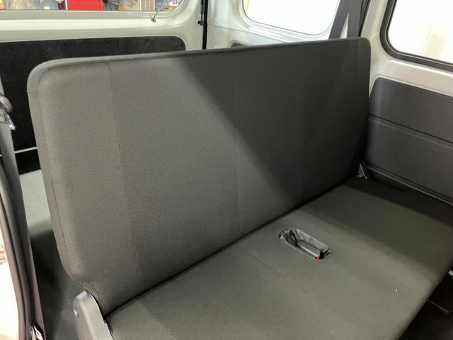 ハイゼットカーゴDX届出済未使用車 元展示車 禁煙車 衝突安全ボディ 両側スライドドア アイドリングストップ オートマチックハイビーム オートライト レーンアシスト 運転席エアバッグ 助手席エアバッグ 1オーナー(長崎県)の中古車