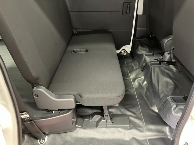 ハイゼットカーゴDX届出済未使用車 元展示車 禁煙車 衝突安全ボディ 両側スライドドア アイドリングストップ オートマチックハイビーム オートライト レーンアシスト 運転席エアバッグ 助手席エアバッグ 1オーナー(長崎県)の中古車