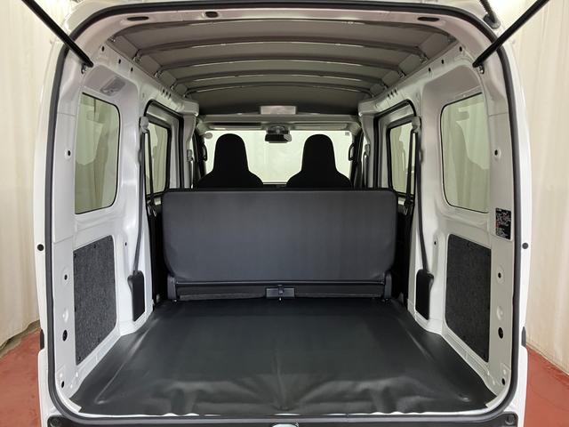 ハイゼットカーゴDX届出済未使用車 元展示車 禁煙車 衝突安全ボディ 両側スライドドア アイドリングストップ オートマチックハイビーム オートライト レーンアシスト 運転席エアバッグ 助手席エアバッグ 1オーナー(長崎県)の中古車