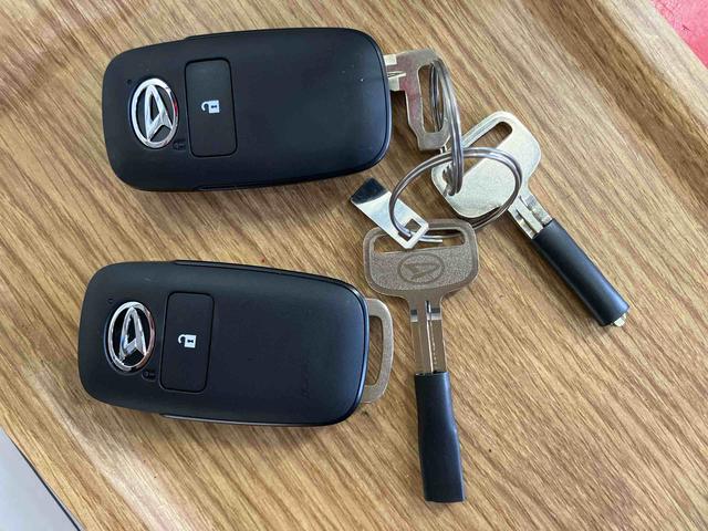 ハイゼットトラックジャンボエクストラ元展示車　届出済未使用車　２ＷＤ　ＣＶＴ　エアバッグ　衝突被害軽減システム　オートマチックハイビーム　オートライト　電動格納ミラー　アイドリングストップ　ＡＢＳ　ＬＥＤへッドライプ　１オーナー（長崎県）の中古車