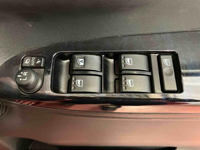 タントカスタムＸ　トップエディションＳＡIII下取車　横滑防止装置　セキュリティアラーム　車線逸脱警報装置　電動格納ミラー　ＥＴＣ　スマートキー　アイドリングストップ　オートライト　エアバッグ　プッシュスタート　衝突被害軽減システム（長崎県）の中古車