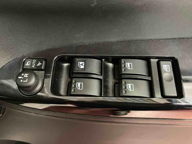 タントカスタムＸ　トップエディションＶＳ　ＳＡIII修復歴有　下取車　踏み間違い防止　シートヒーター　ナビ　ＴＶ　電動格納ミラー　ブルートゥース　レーンアシスト　スマートキー　ＬＥＤヘッドランプ　記録簿　ＡＢＳ　オートライト　ＤＶＤ　ドライブレコーダー（長崎県）の中古車